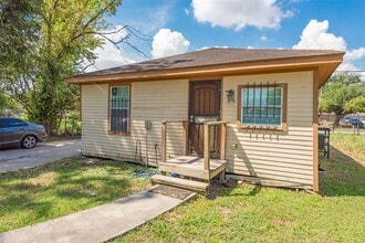 Building Photo - 6402 W Montgomery Rd