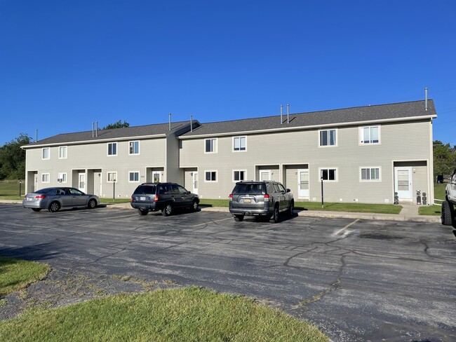 Building Photo - 1897 Apartment Dr