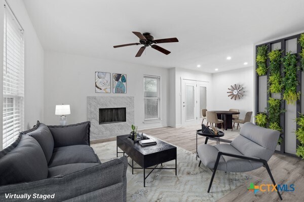 Foto del edificio - 8406 Lyndon Ln