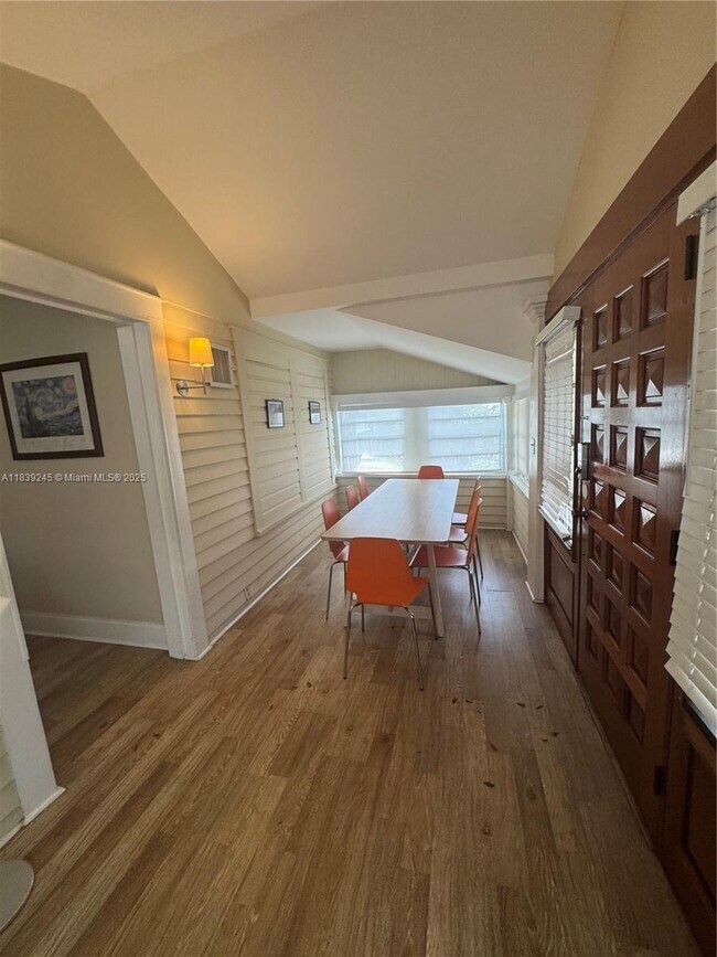 Foto del edificio - 877 SW 2nd St