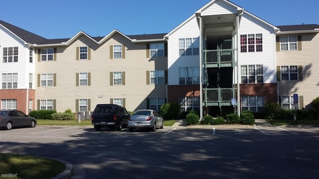Building Photo - 330 Commonwealth Cir