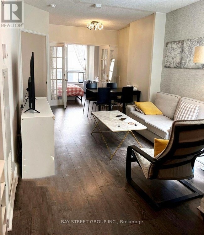 Photo du bâtiment - 55 Bloor St E