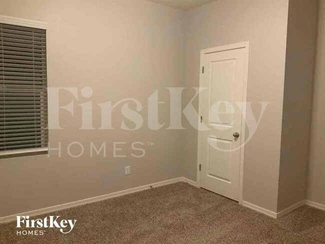 Building Photo - 445 W White Sands Dr