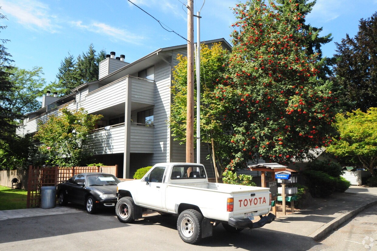 Juniper Court Apartments Apartments in Issaquah, WA