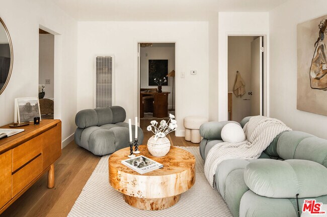 Foto del edificio - 2302-2302 Pisani Pl