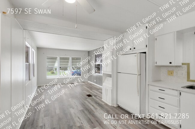 Building Photo - 7597 SE Swan-