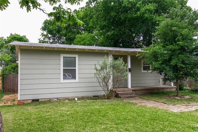 Building Photo - 1713 Cullen Ave