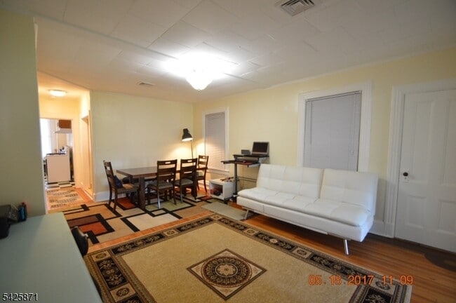 Foto del edificio - 83 Summit Ave