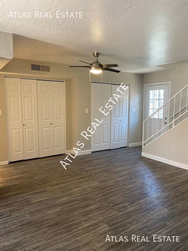 Building Photo - ONE MONTH FREE!! Reduced Deposit on this S...