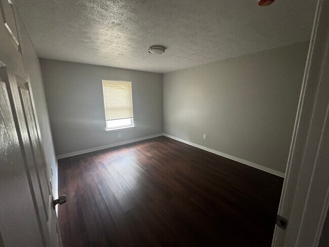 Building Photo - 2821 Greenwood Ave