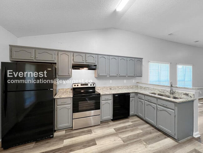 Building Photo - 5641 Kaitlyn Dr W