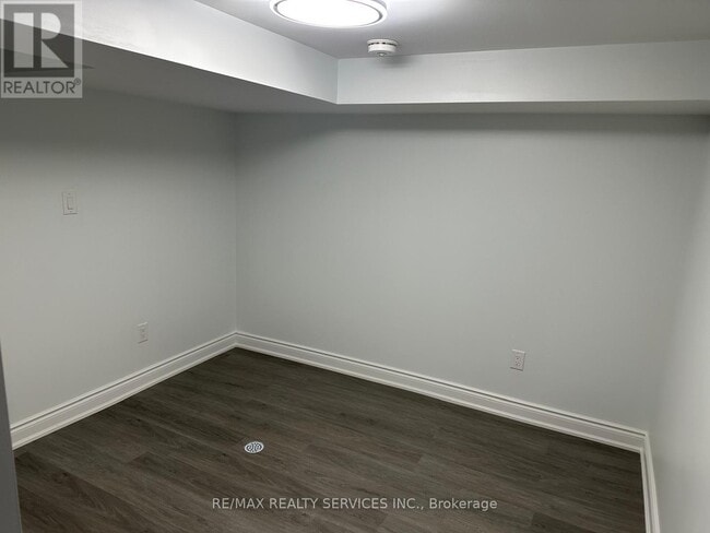 Building Photo - 6903 Cumberland Ct
