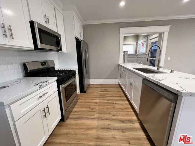 Foto del edificio - 1383 W 23rd St