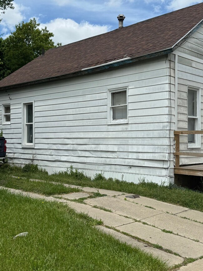 Foto del edificio - 1639 S Warren Ave