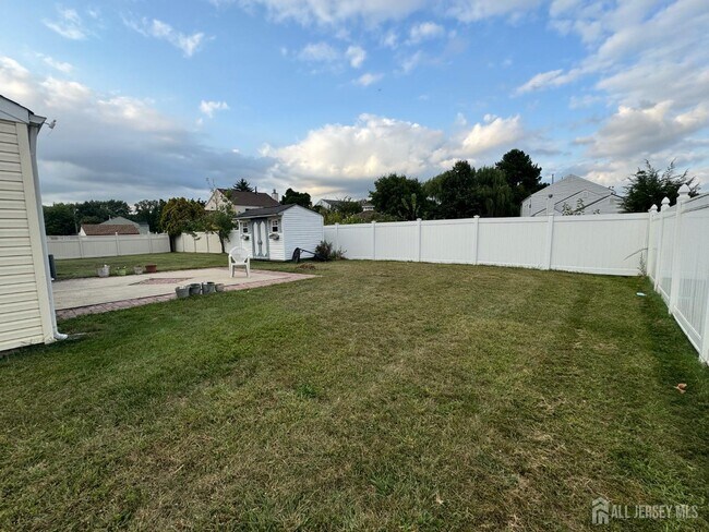 Building Photo - 69 Sagamore Ave S