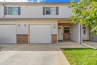 Building Photo - 2492 1/2 Brookwillow Loop