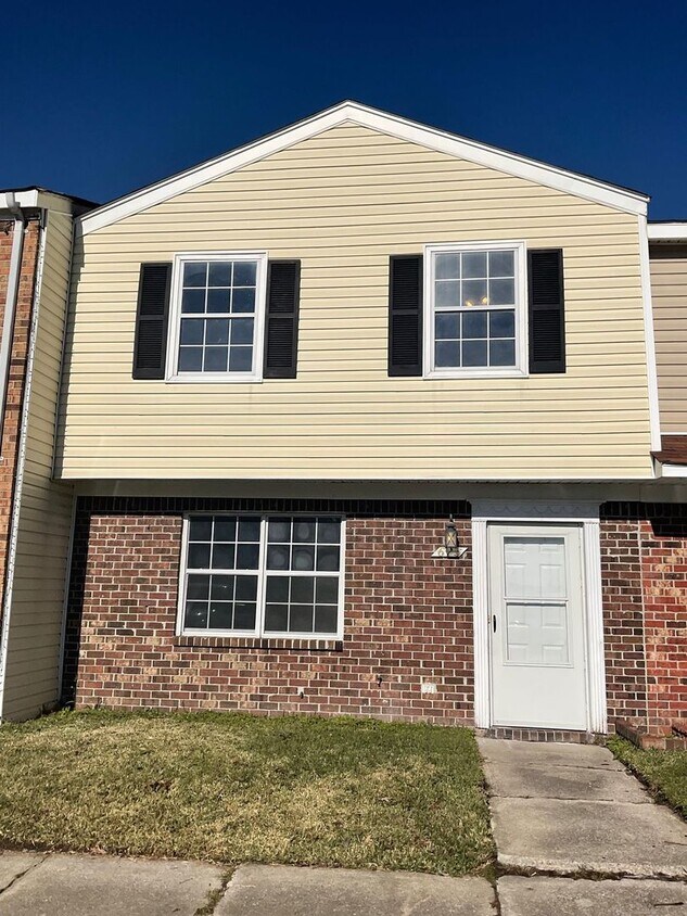 613 Myrtlewood Cir, Jacksonville, NC 28546 Townhome Rentals in