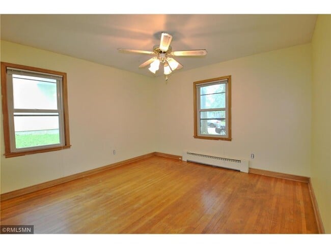 Building Photo - 1041 Jenks Ave E