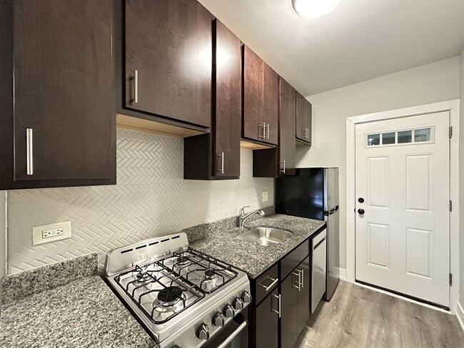 Foto del edificio - 712 W Brompton Ave