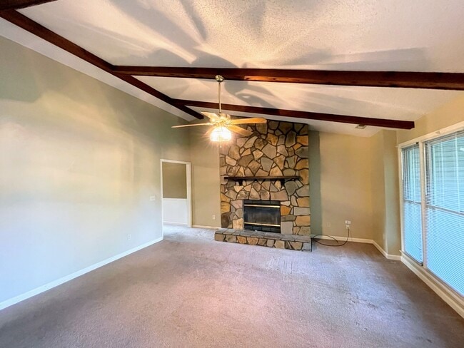 Building Photo - 104 Shaverlee Ct