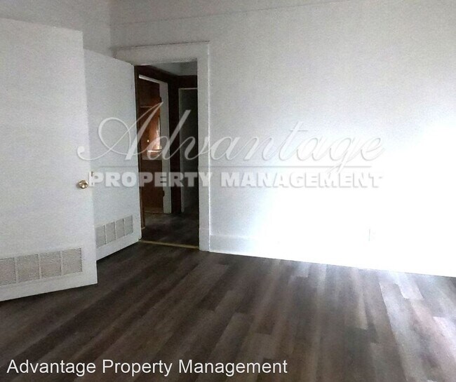 Building Photo - 3 br, 1.5 bath House - 1531 Oakwood St.