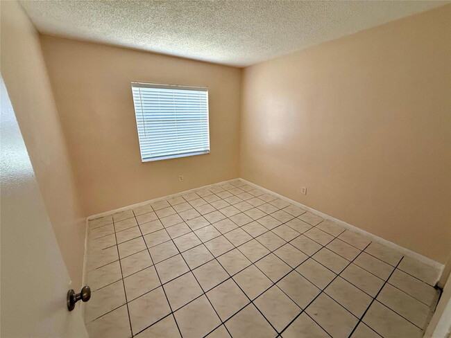 Building Photo - 20751 NW 30th Ct