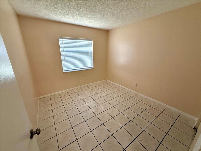 Foto del edificio - 20751 NW 30th Ct