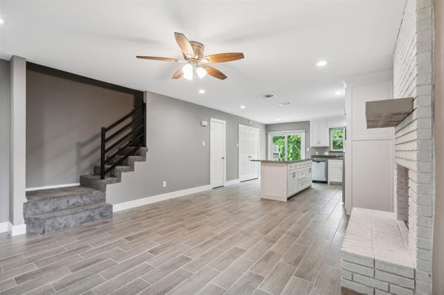 Building Photo - 2100 Mistletoe Ave