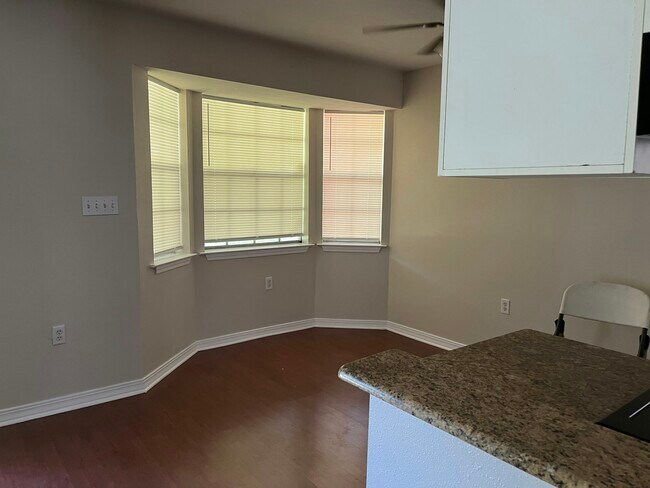Foto del edificio - 315 Woodcrest Dr