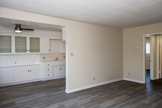 Building Photo - 601 N Stoneman Ave