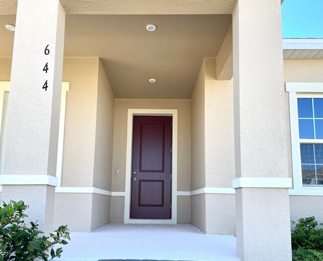 Foto del edificio - Move In June 16th! Brand New Construction ...