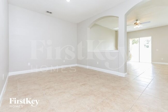 Building Photo - 663 Breezeway Ct
