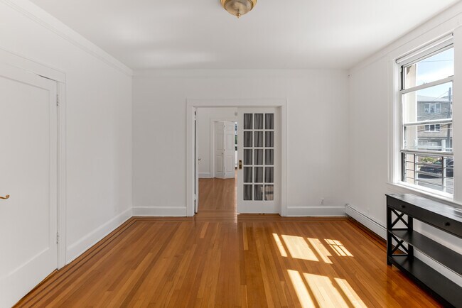 Building Photo - 448 Jersey Ave