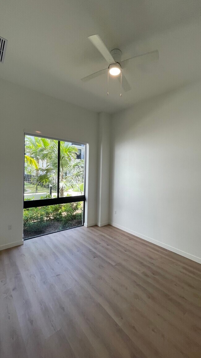 Foto del edificio - 910 NW 4th Ave