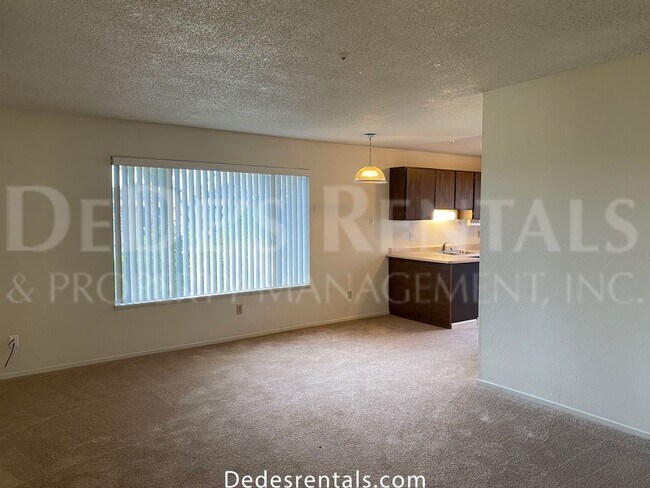 Building Photo - 901 Joanne Ct