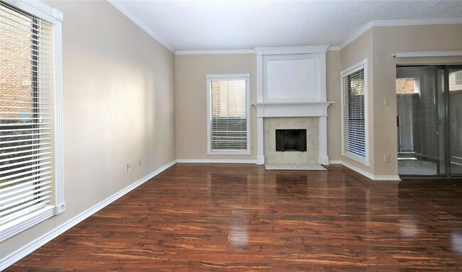 Building Photo - 2025 Augusta Dr