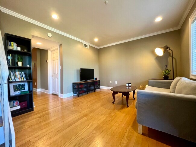 Building Photo - 131 Rondak Cir SE