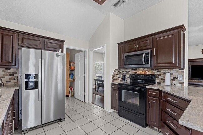 Building Photo - 3612 Springmont Dr