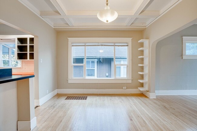 Building Photo - Great Location! 3bd/2bth North Ballard Home, $4,000/mo.