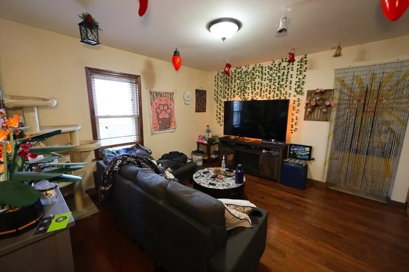 Photo - 10 Wordsworth St (Boston, MA)