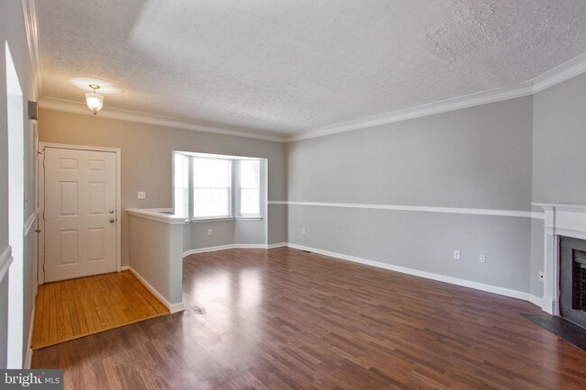 Building Photo - "Spacious 3-Bedroom Townhouse with Finishe...