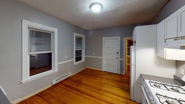 Building Photo - 11 Sunset St