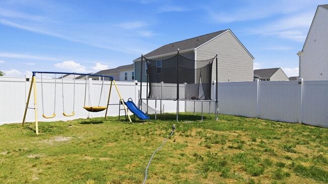 Building Photo - 1160 Fowler Dr
