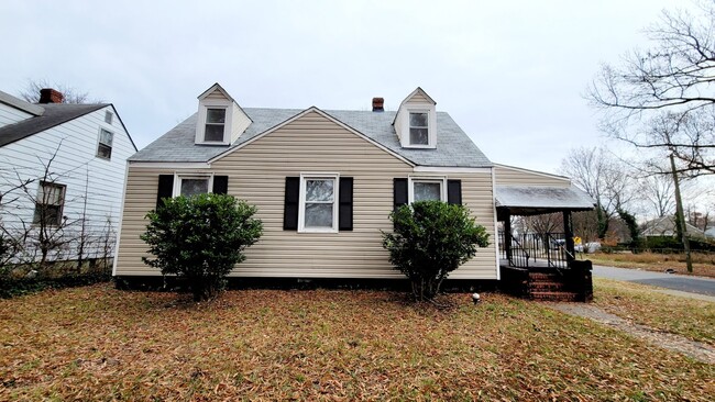 Building Photo - 3501 Meadowbridge Rd