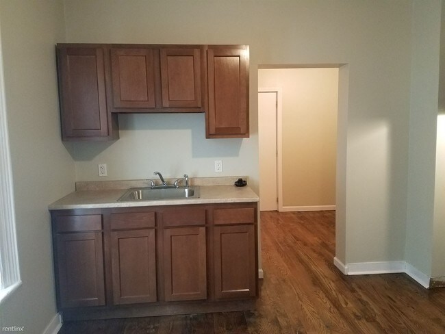 Building Photo - 2 br, 1 bath Duplex - 4 Armstrong Pl
