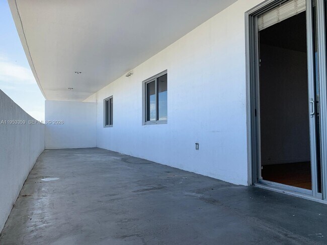 Foto del edificio - 36 NW 6th Ave