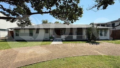 Building Photo - 6458 Royal Ln