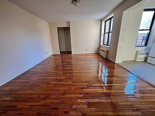 Foto del edificio - 1 bedroom in BRONX NY 10456