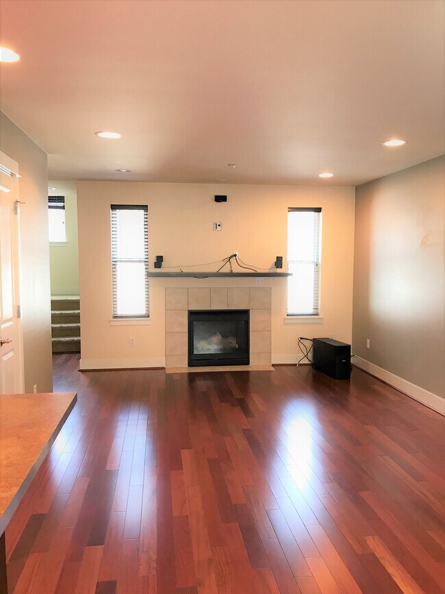Building Photo - 834 N 145th Ln