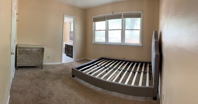 Building Photo - Available August 1st – 1/1 Condo in Prime ...